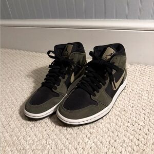 Women’s Jordan 1 Mid